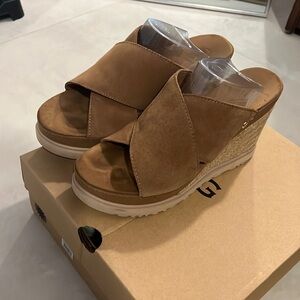 Ugg Abott slide size US 10 chestnut espadrille wedges tan used like new with box